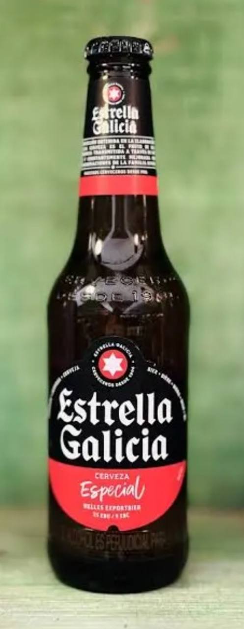 Botella de cerveza Estrella Galicia de 330 ml
