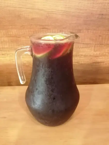 Media jarra de tinto de verano