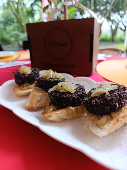 Montadito de morcilla de Burgos publicado por O’Lar DeMaría