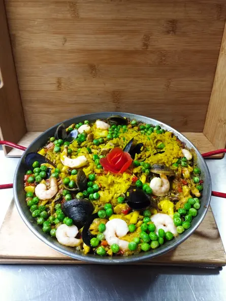 Paella mar y tierra con cerdo publicada por O’Lar DeMaría